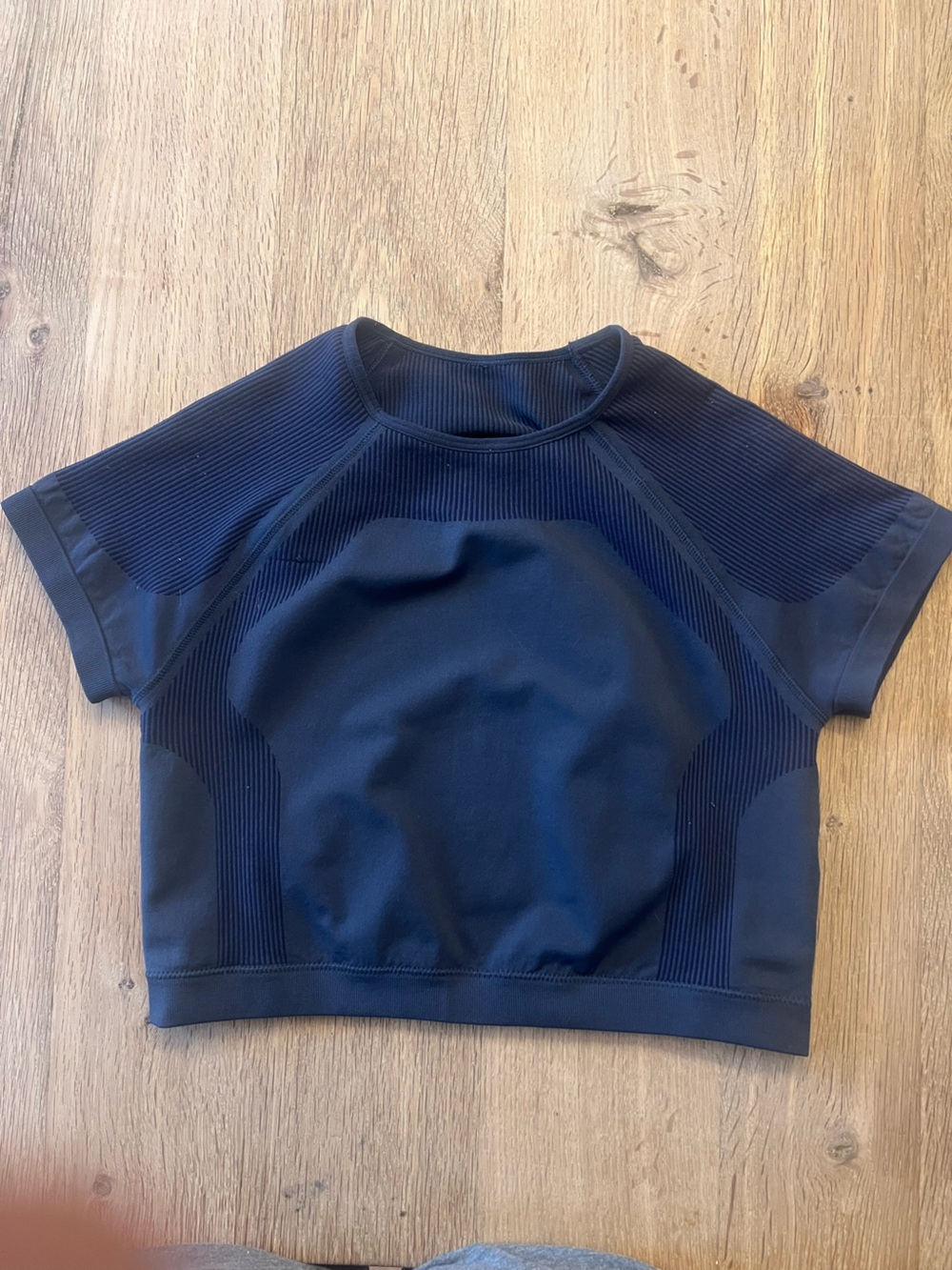 Offline by Aerie Black Seamless Ribbed Short Sleeve Crop Top XS - Picture 2 of 2